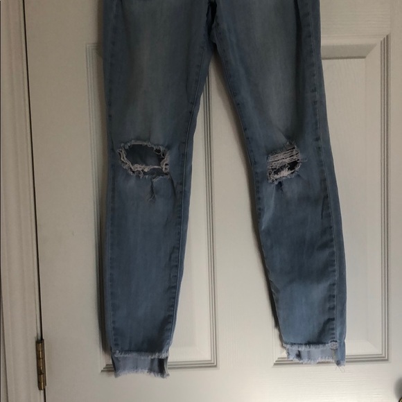 Sneak peek jeans - Picture 2 of 9